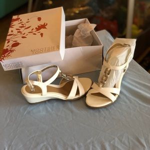 Brand new Mootsie Tootsie sandals Size 6